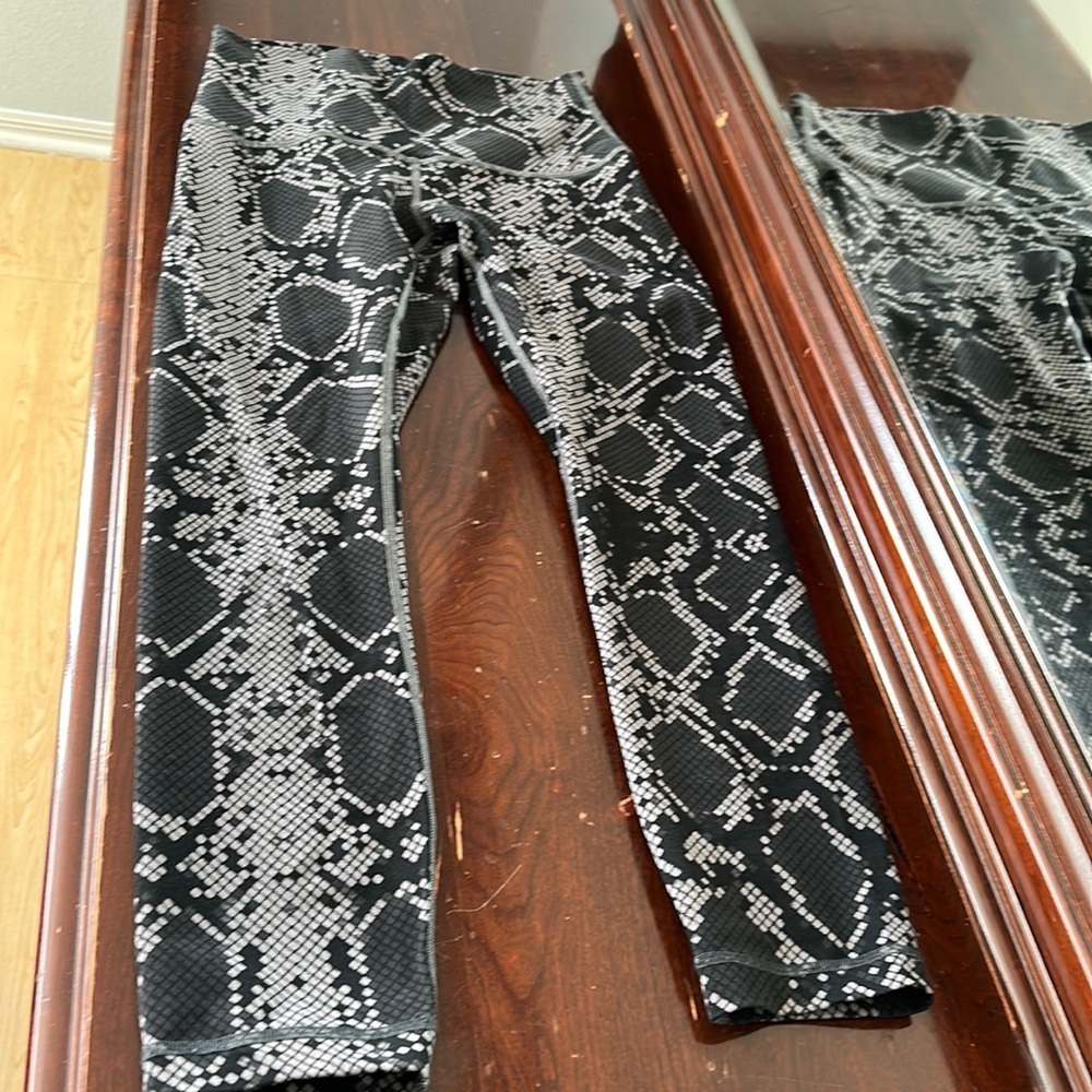 Black and Grey Lululemon Crop Leggings